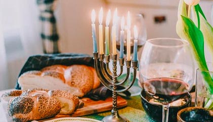 沙尔克客场不敌对手，遗憾失利收场